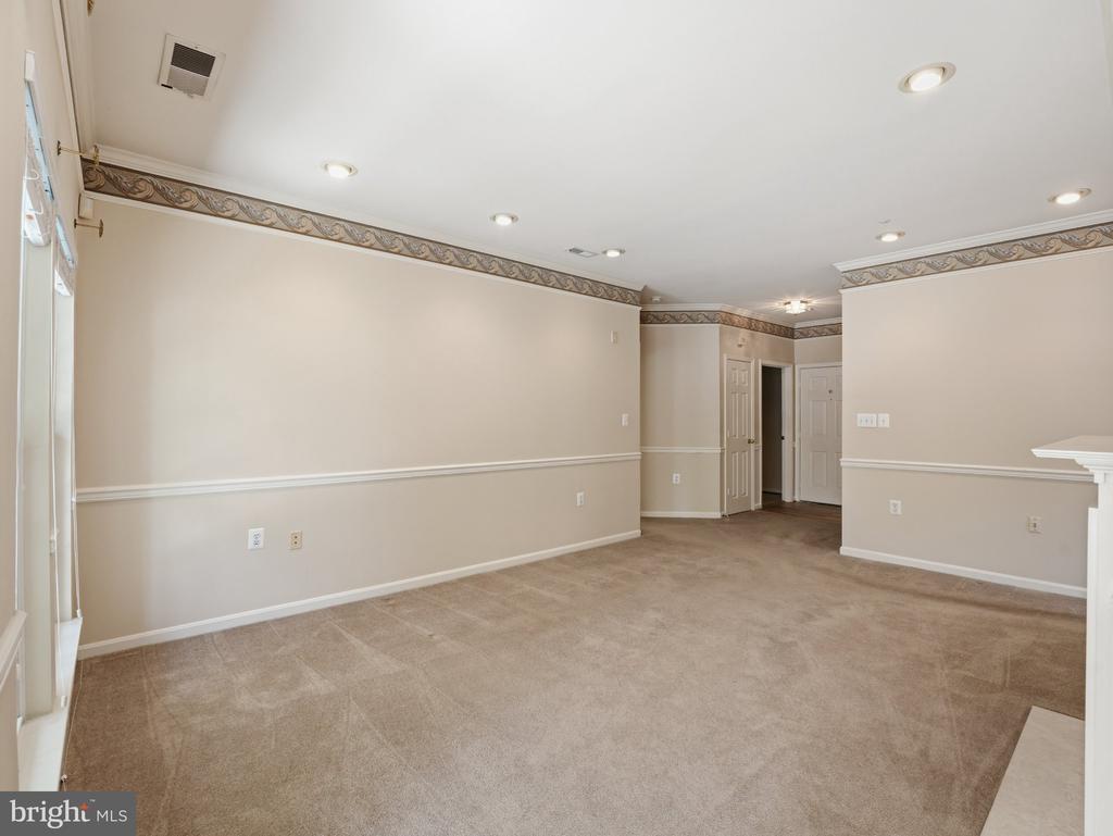 4135 FOUNTAINSIDE LANE Unit: 101