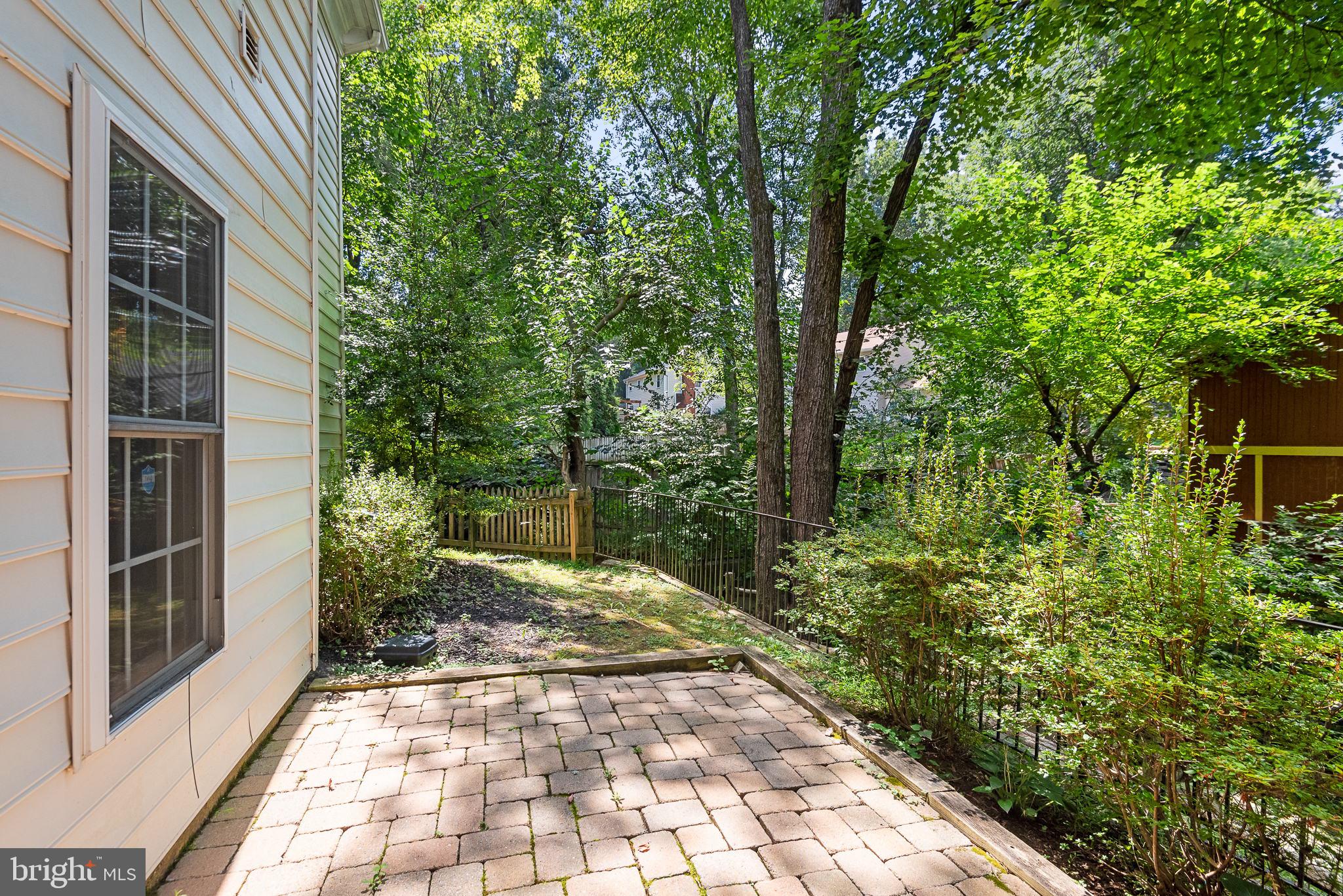 2202 SARAH WOODS COURT
