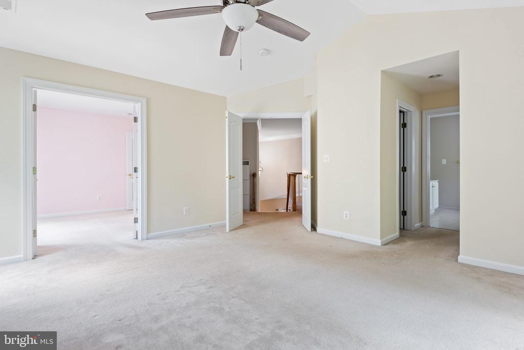 2202 SARAH WOODS COURT