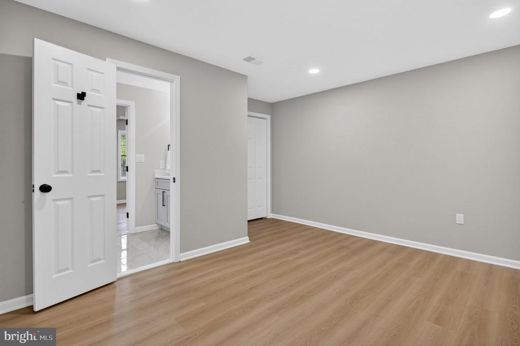 6116 OAKENGATE WAY
