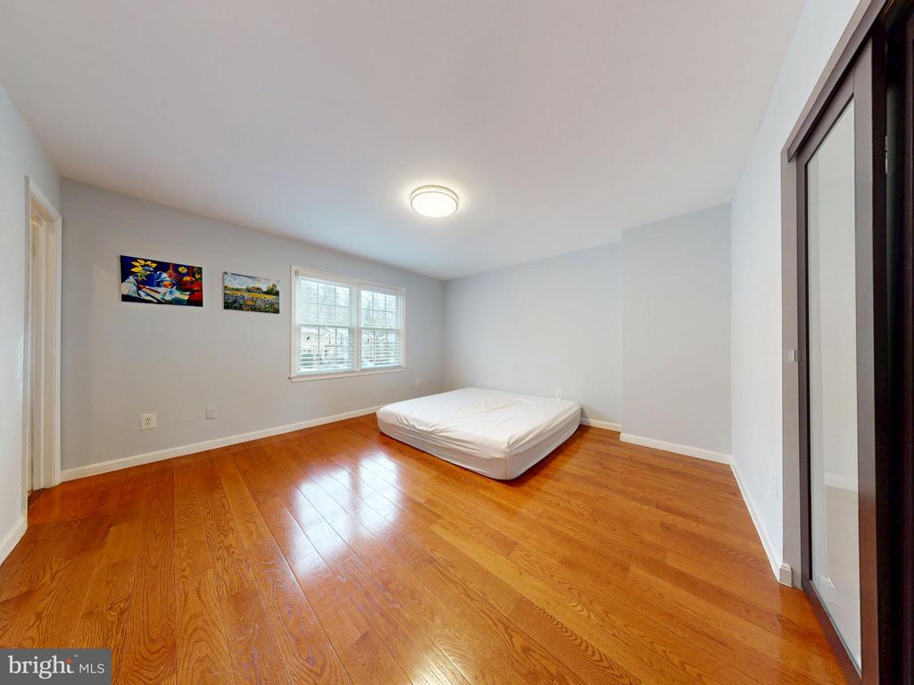 7302 ROLLING OAK LANE