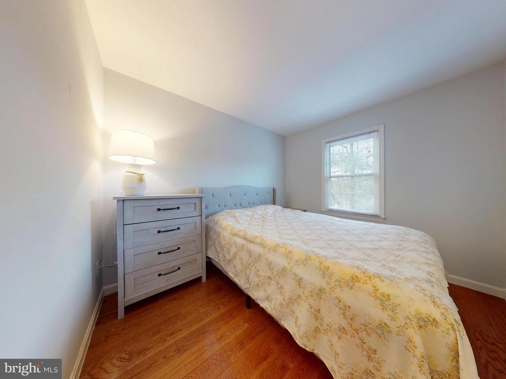 7302 ROLLING OAK LANE
