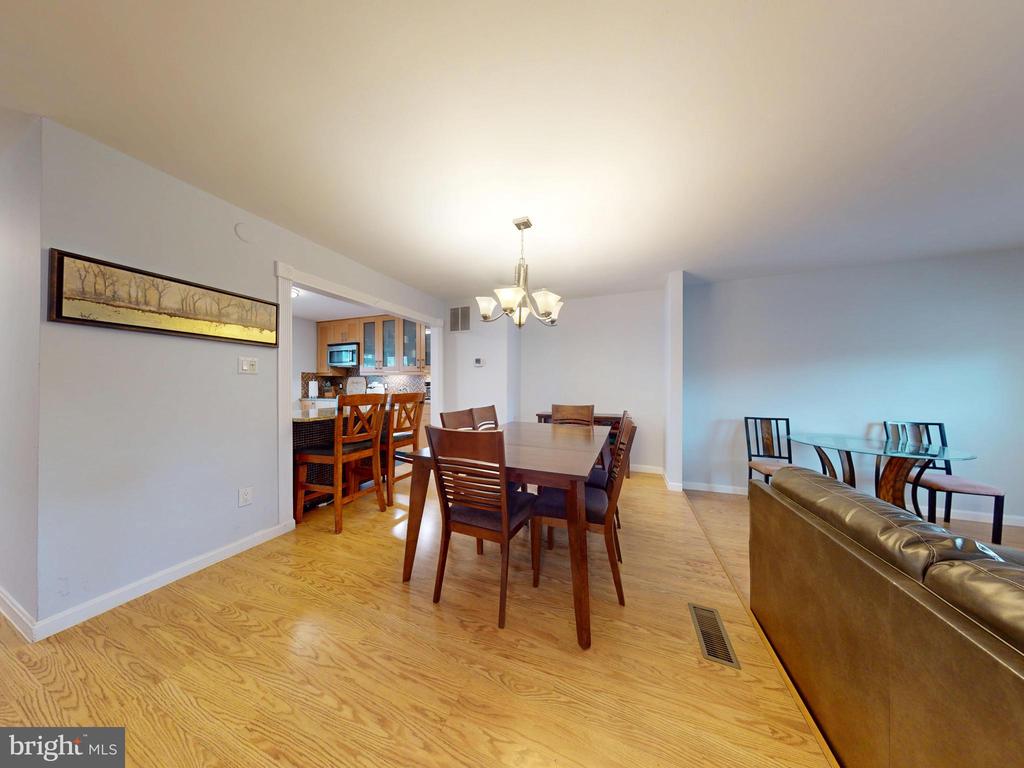7302 ROLLING OAK LANE