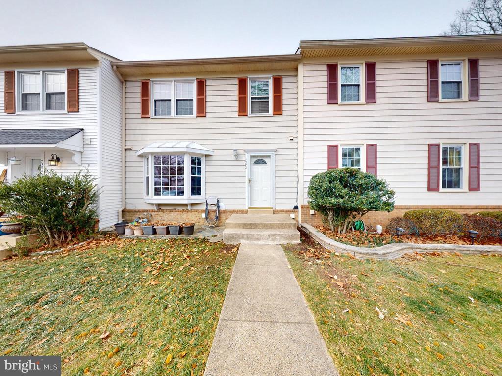 7302 ROLLING OAK LANE