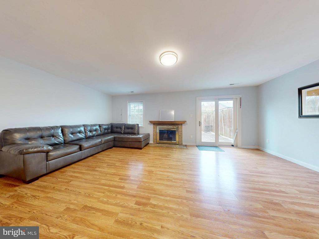 7302 ROLLING OAK LANE