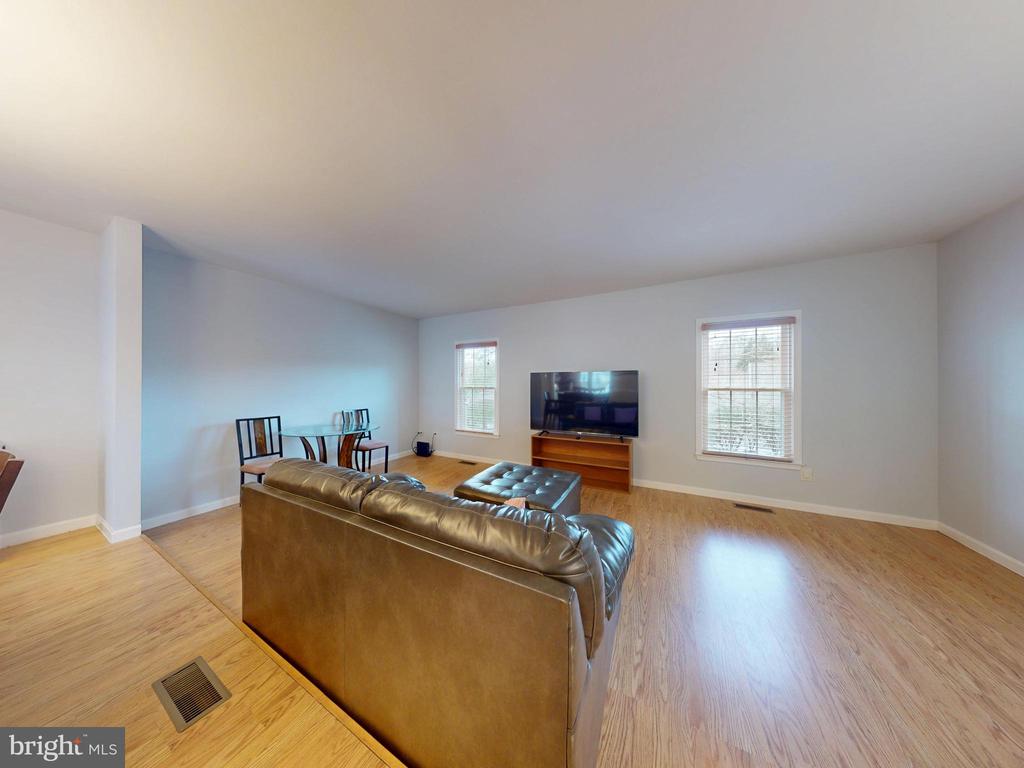 7302 ROLLING OAK LANE
