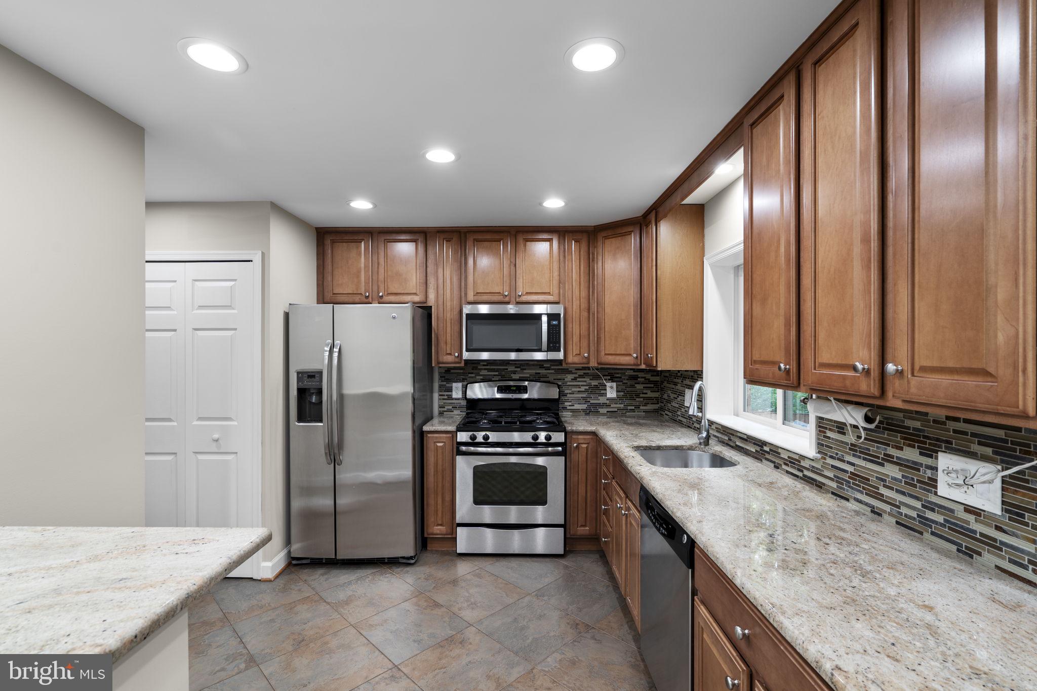14894 LAMBETH SQUARE