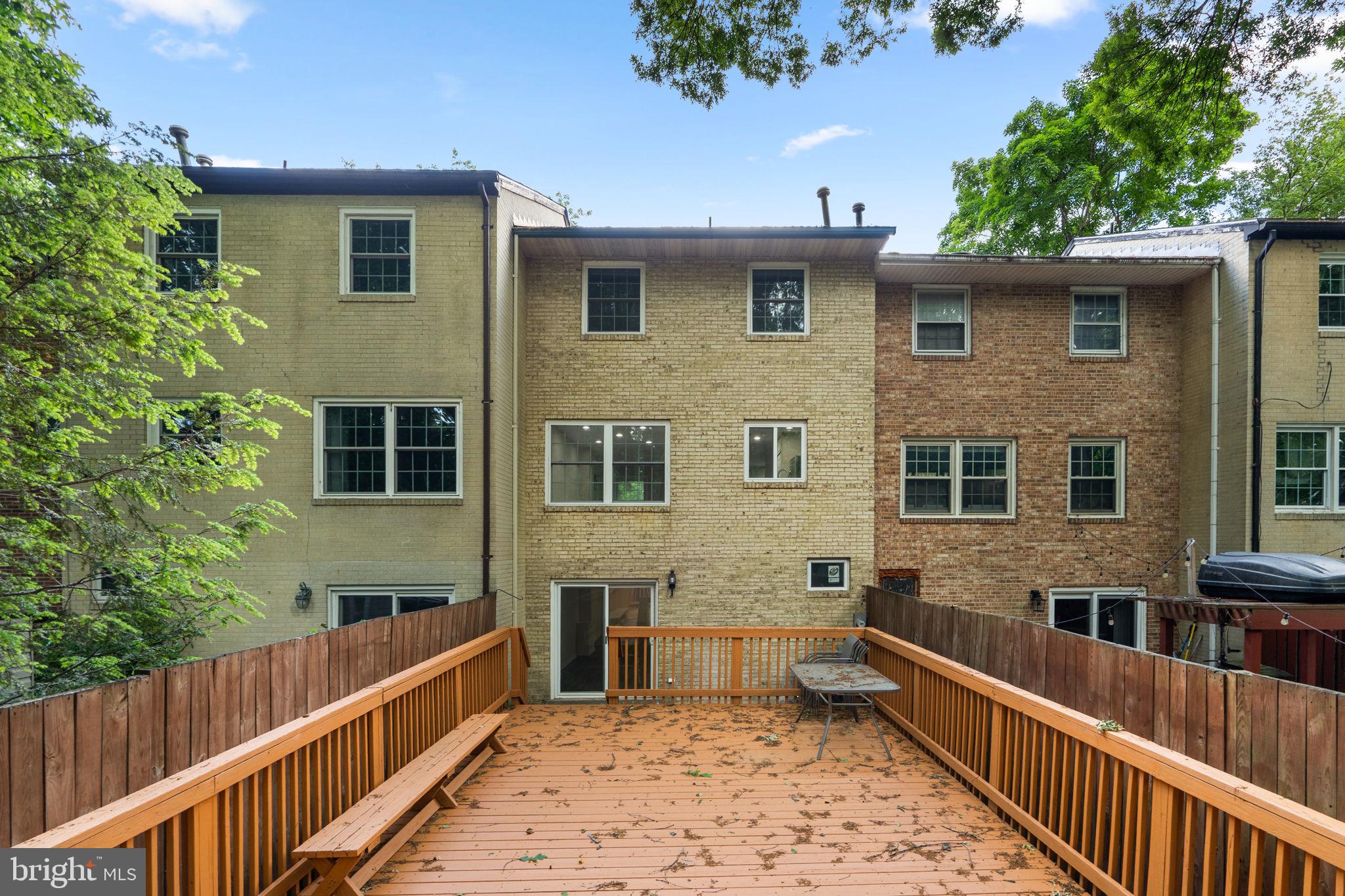 14894 LAMBETH SQUARE