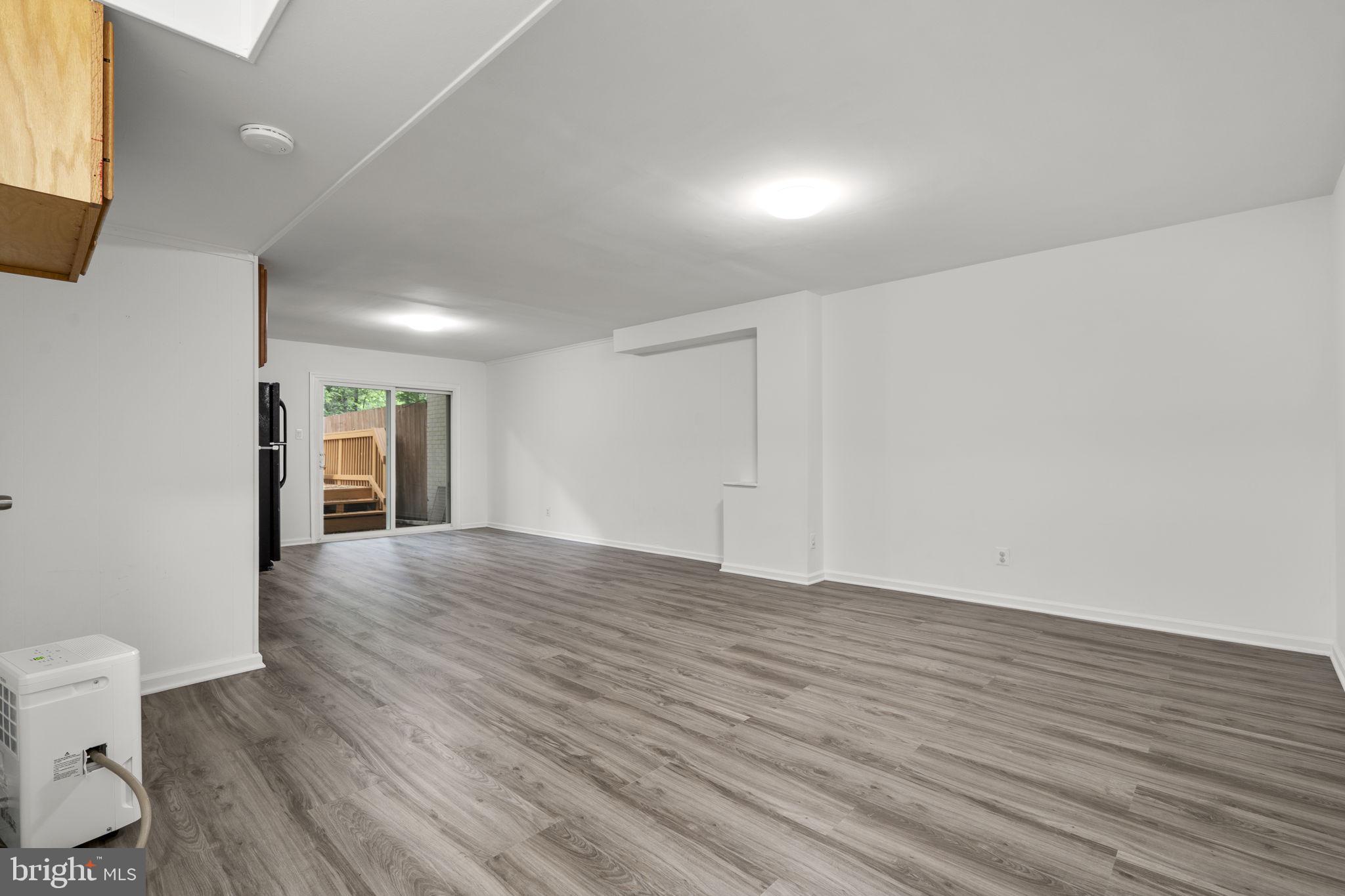 14894 LAMBETH SQUARE