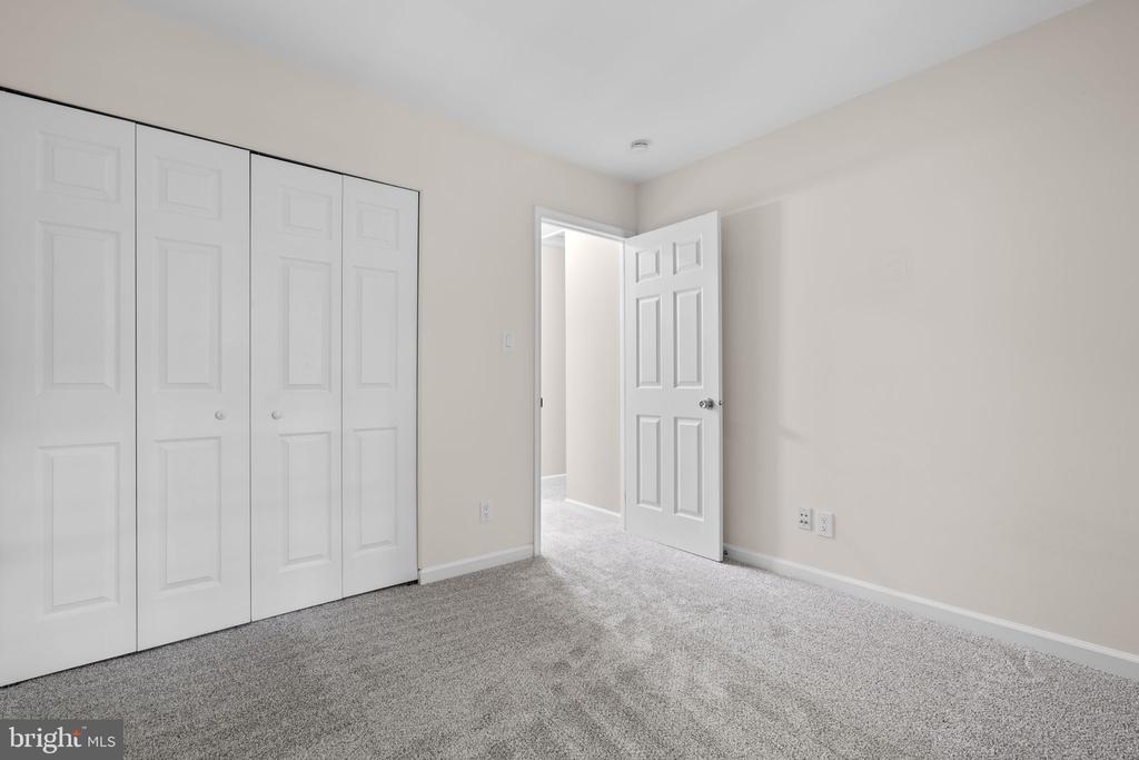 14894 LAMBETH SQUARE