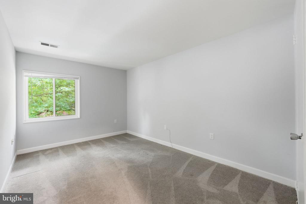 1558 NORTHGATE SQUARE 32B 1558-32B
