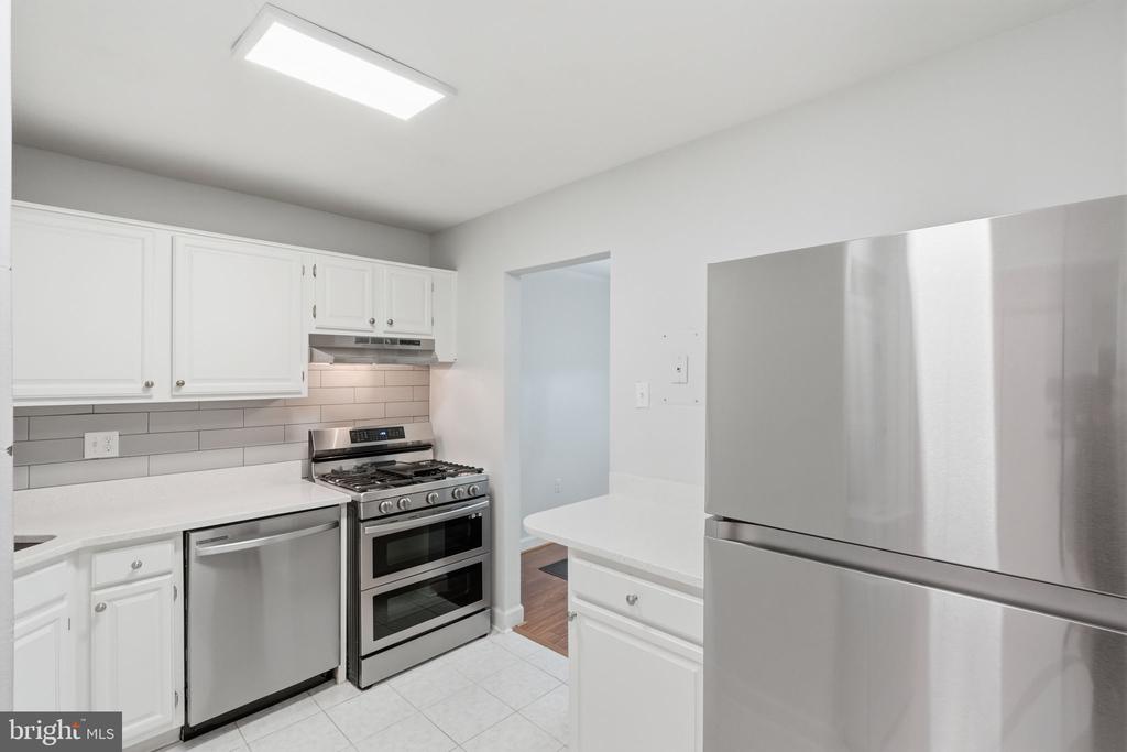 1558 NORTHGATE SQUARE 32B 1558-32B