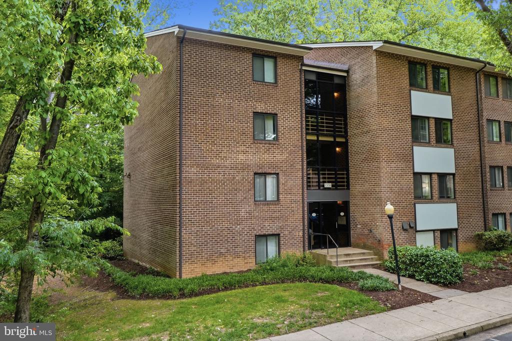 1558 NORTHGATE SQUARE 32B 1558-32B