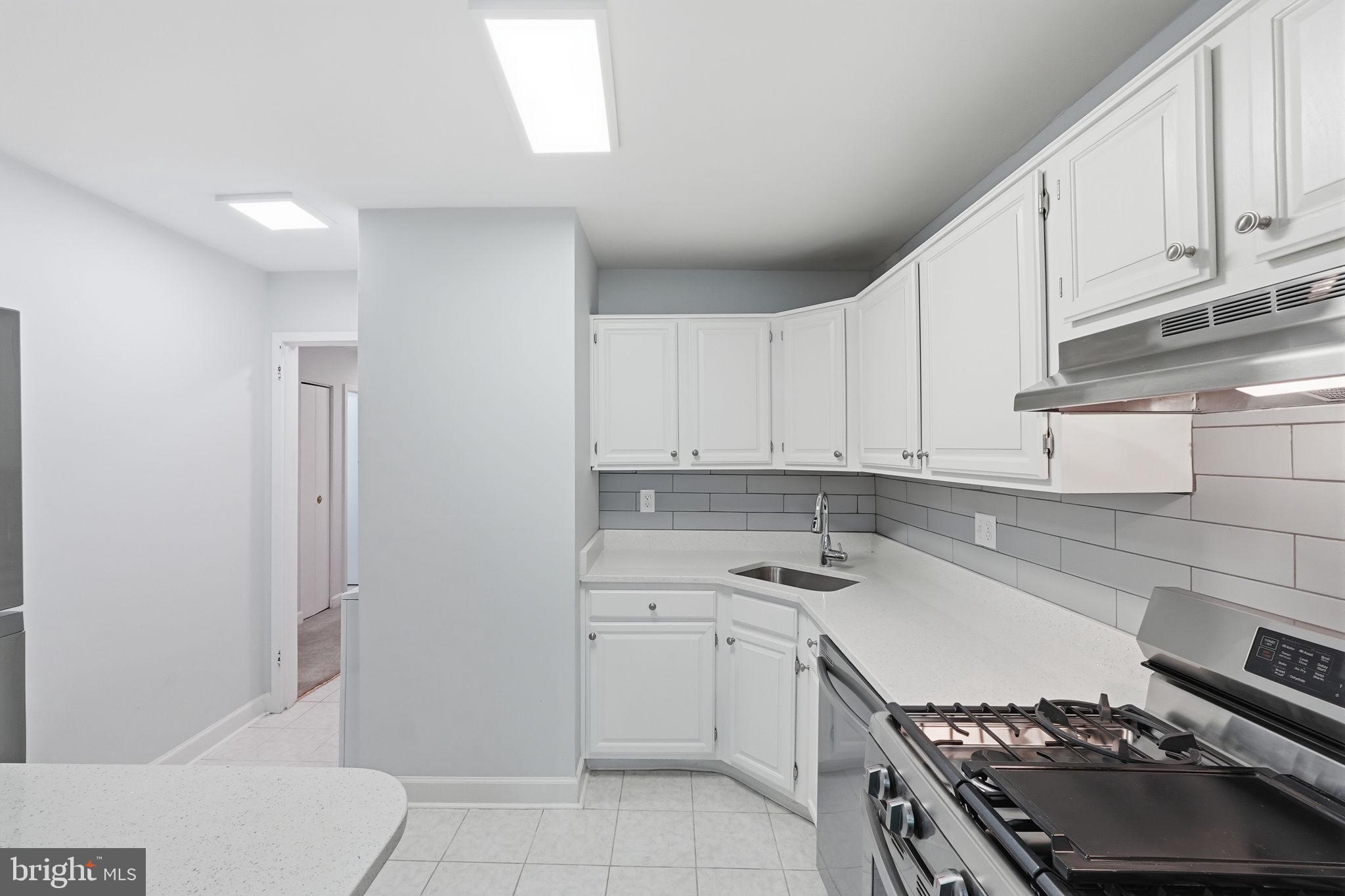 1558 NORTHGATE SQUARE 32B 1558-32B