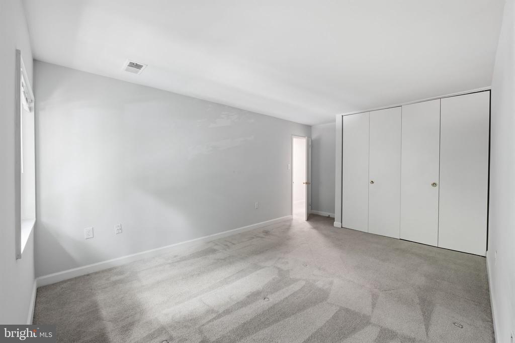 1558 NORTHGATE SQUARE 32B 1558-32B