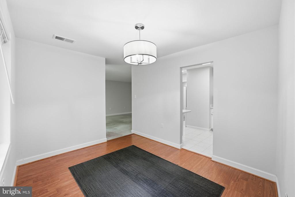 1558 NORTHGATE SQUARE 32B 1558-32B