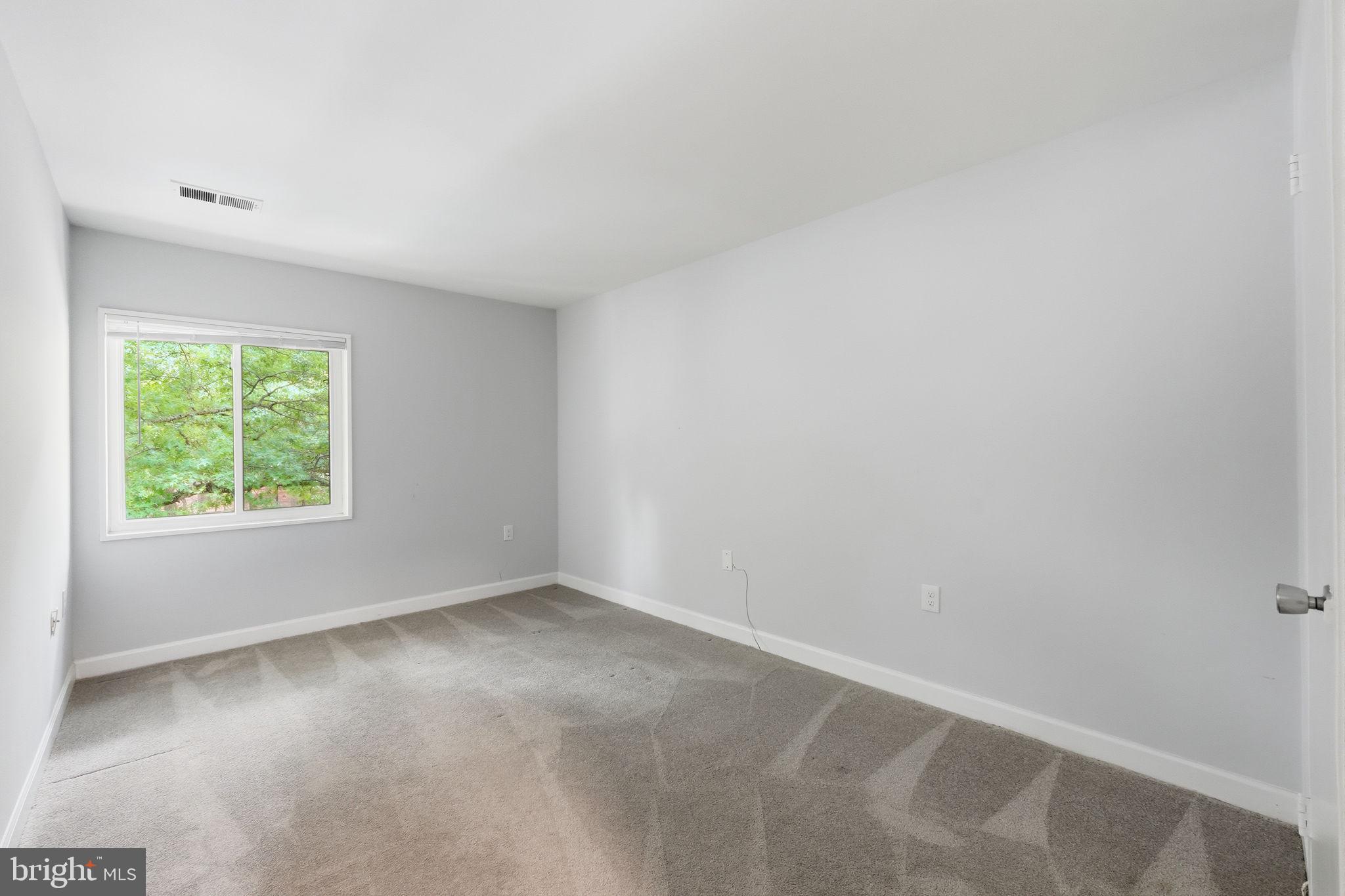 1558 NORTHGATE SQUARE 32B 1558-32B