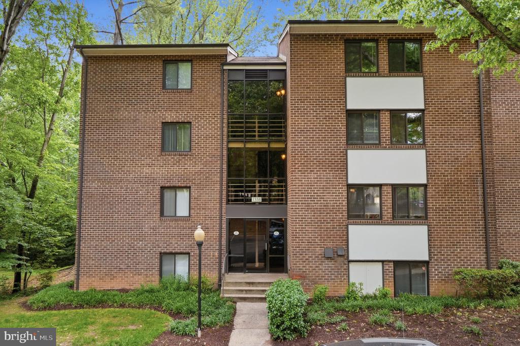 1558 NORTHGATE SQUARE 32B 1558-32B