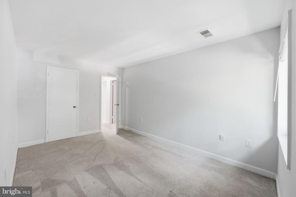 1558 NORTHGATE SQUARE 32B 1558-32B