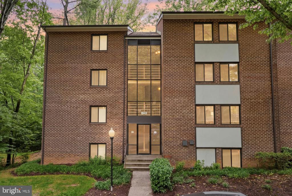 1558 NORTHGATE SQUARE 32B 1558-32B
