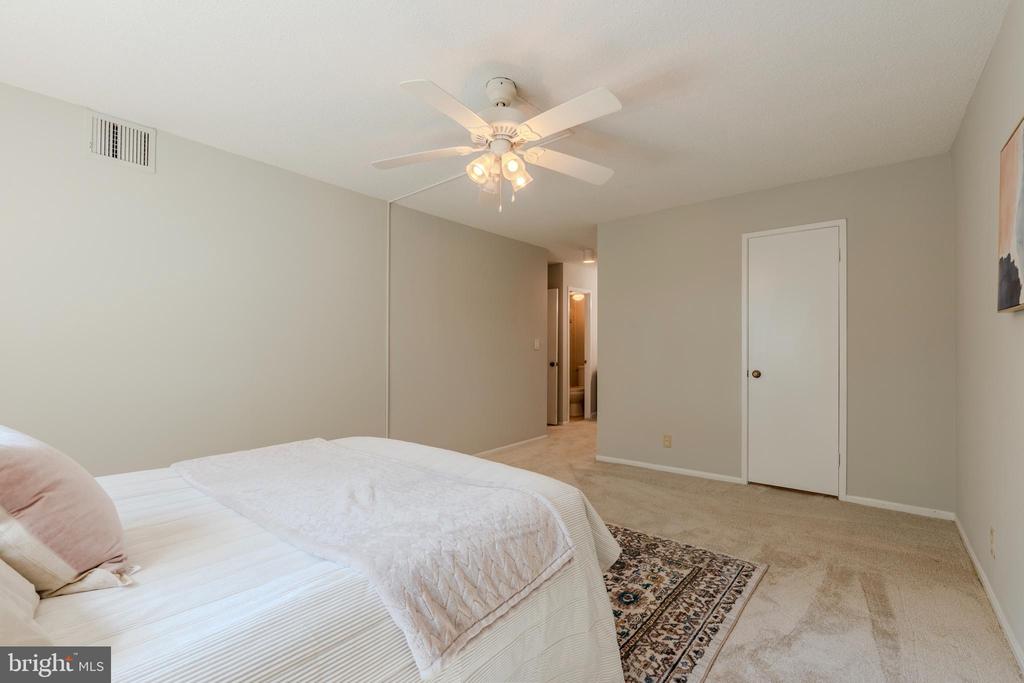 5901 MOUNT EAGLE DRIVE 510