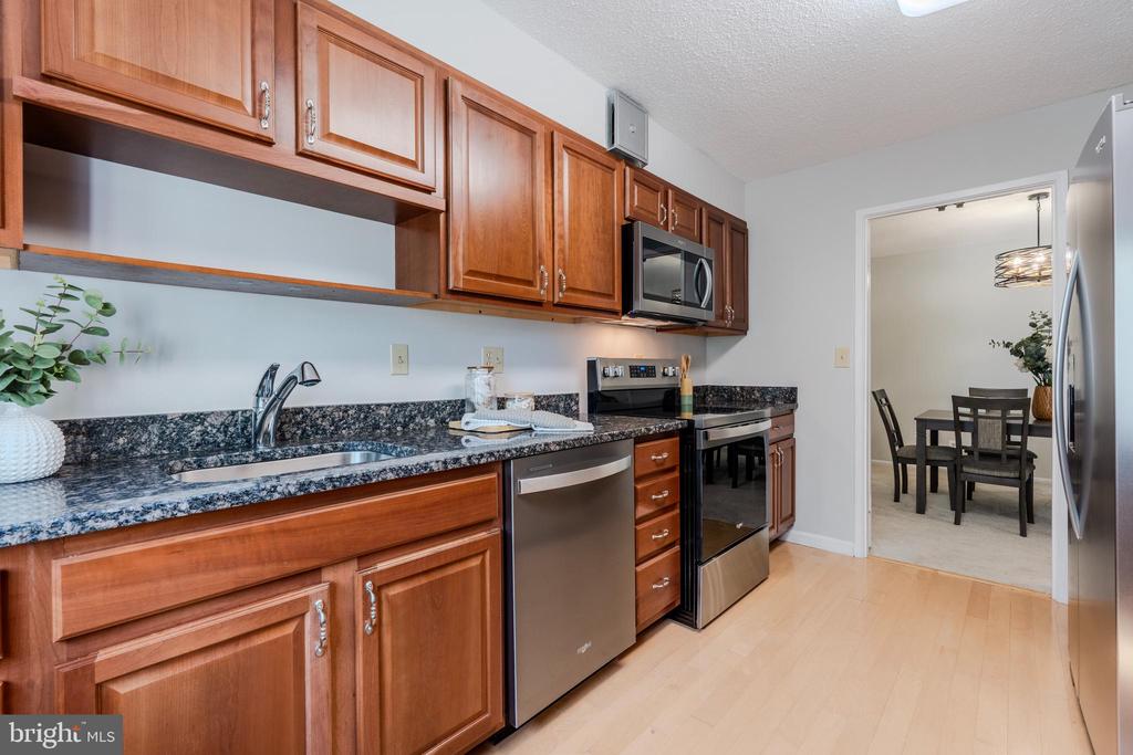 5901 MOUNT EAGLE DRIVE 510