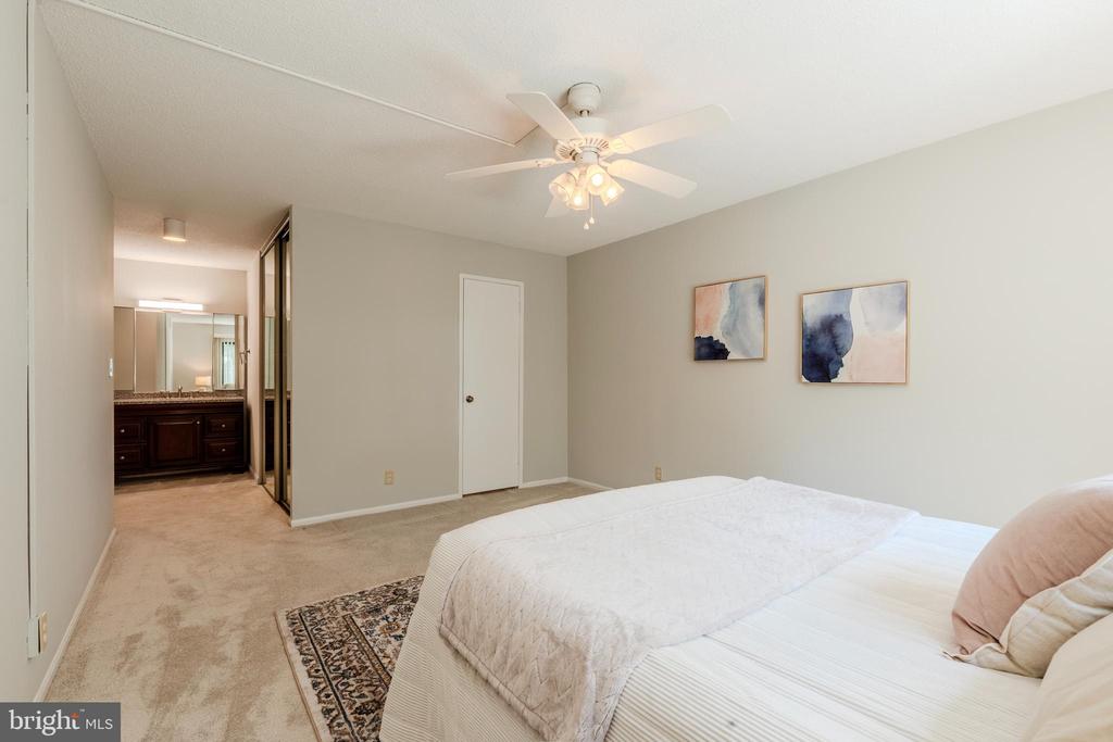 5901 MOUNT EAGLE DRIVE 510