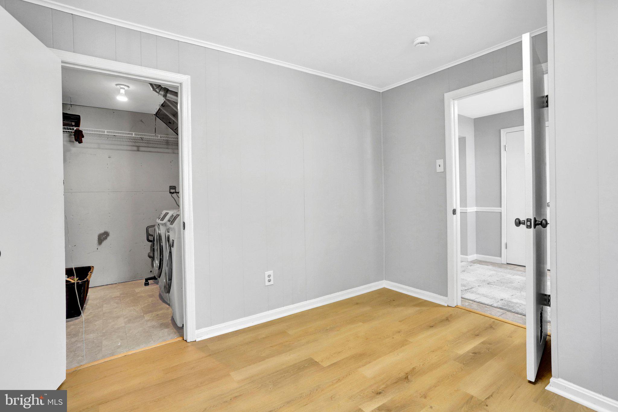 8127 PINELAKE COURT