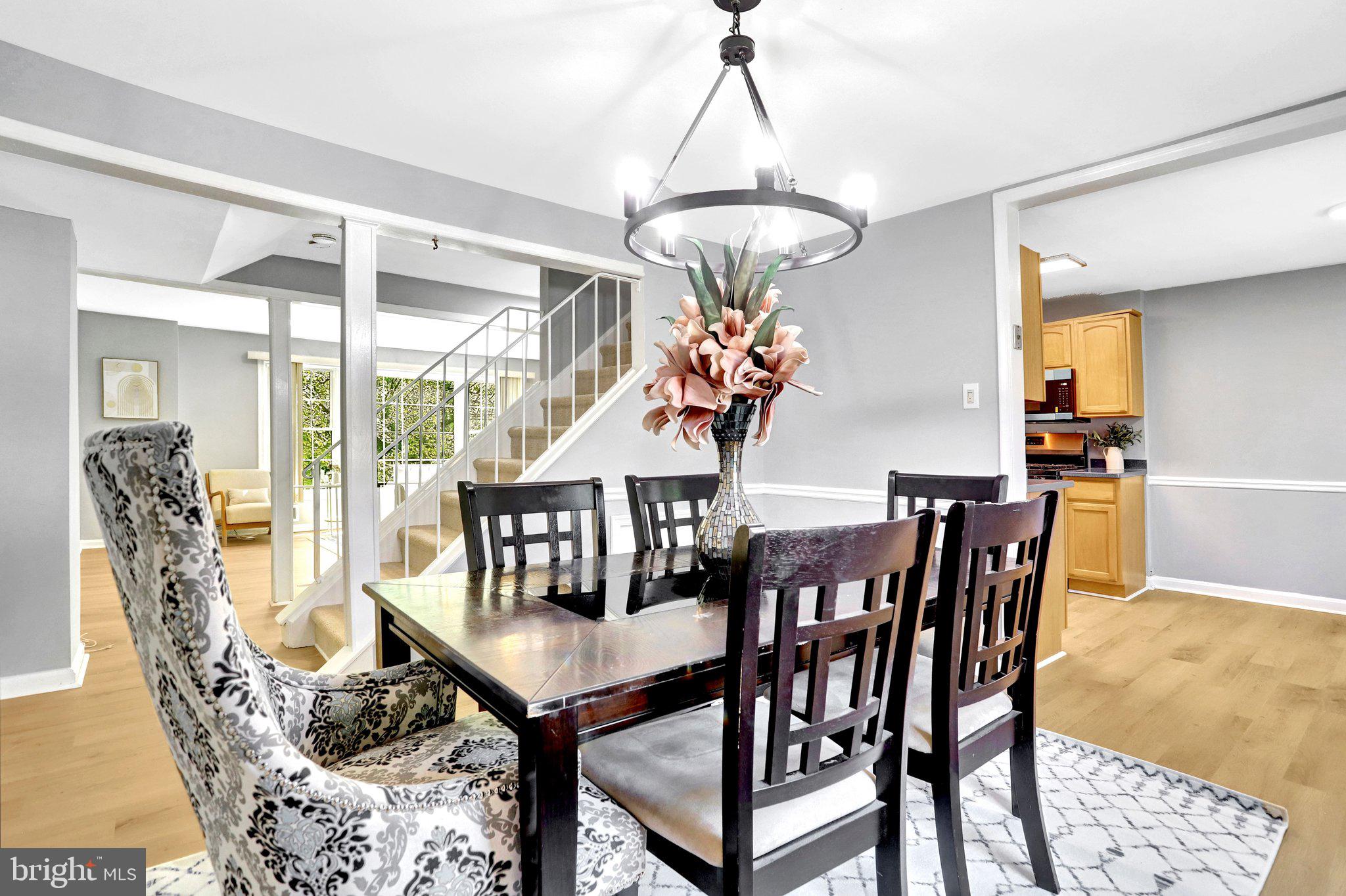 8127 PINELAKE COURT