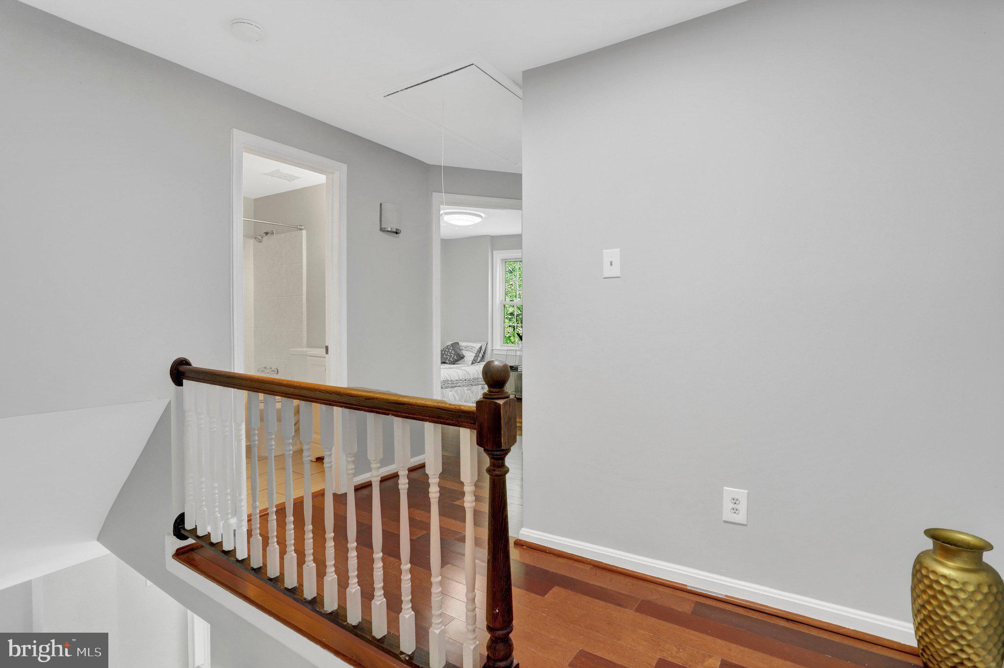 8127 PINELAKE COURT
