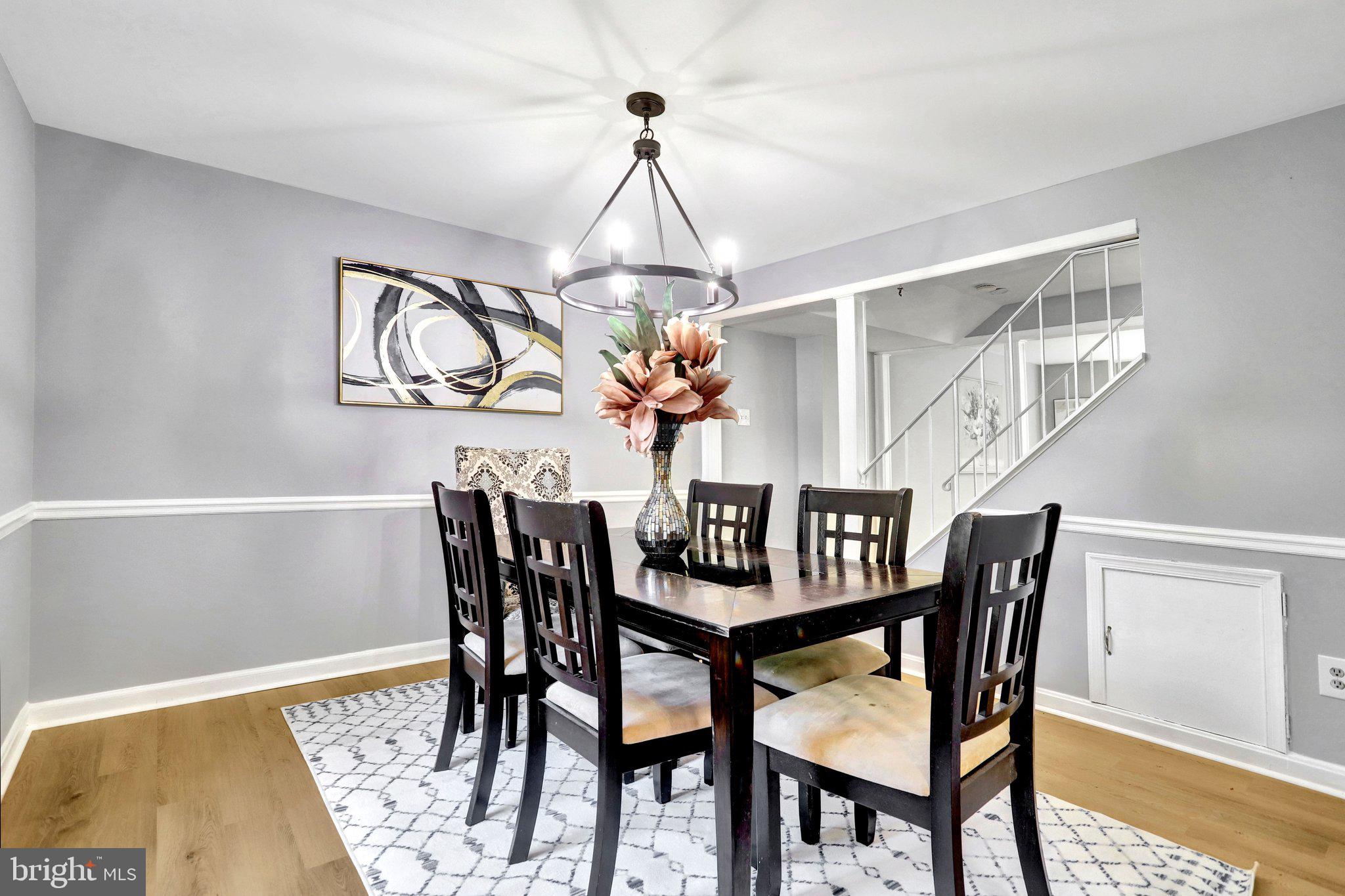 8127 PINELAKE COURT