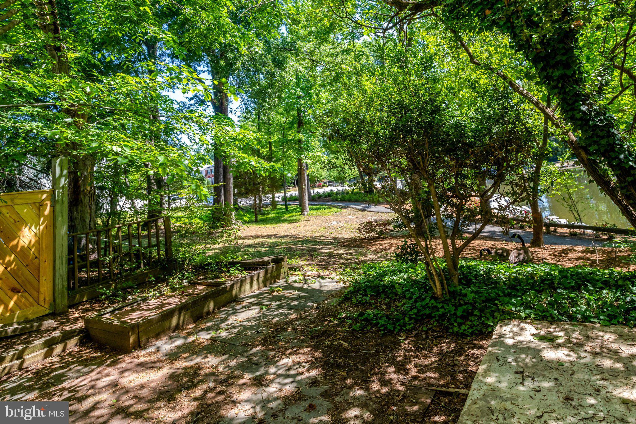 8127 PINELAKE COURT