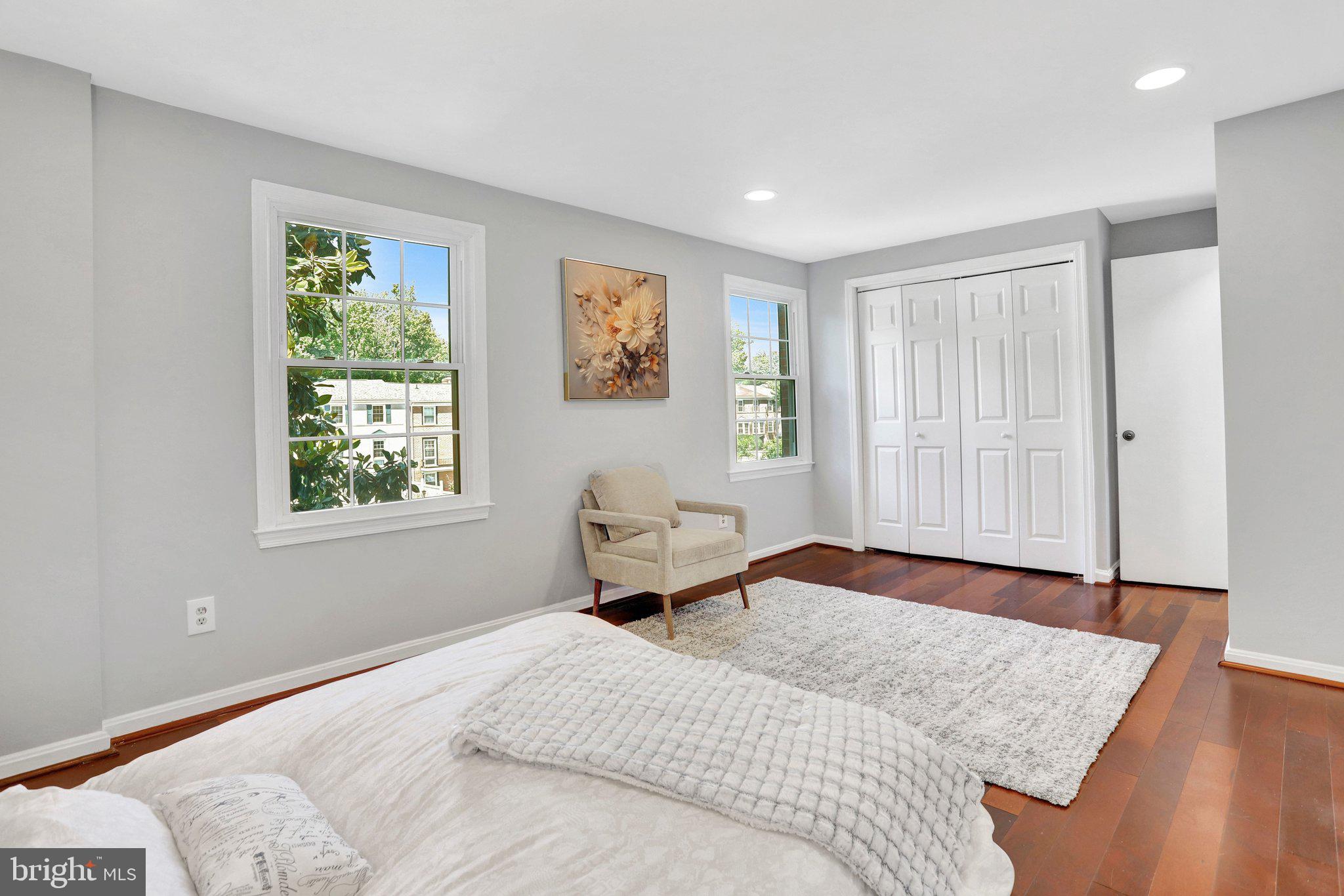 8127 PINELAKE COURT
