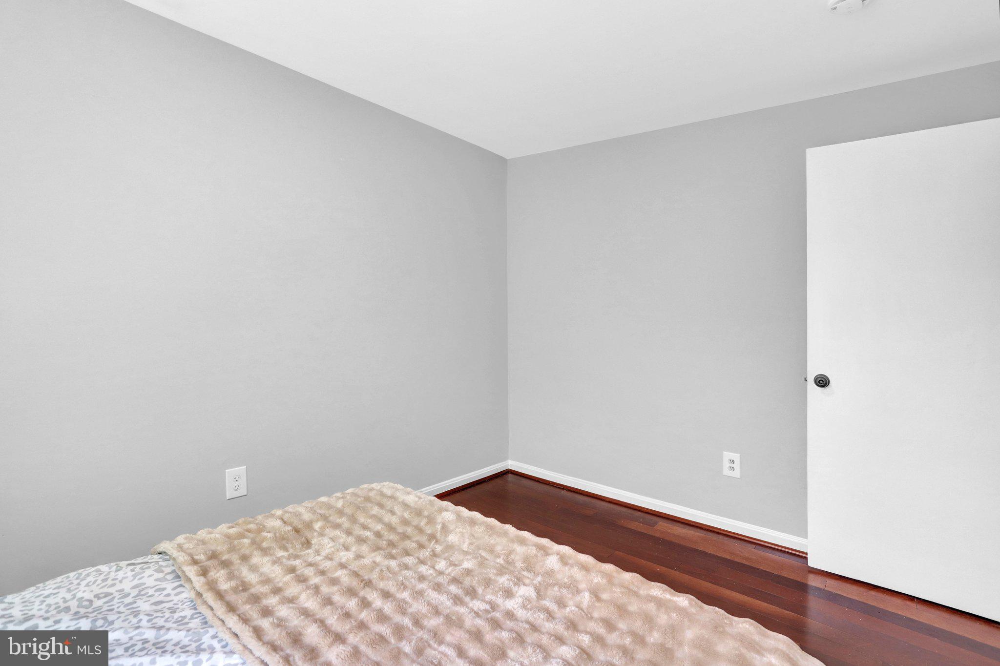 8127 PINELAKE COURT