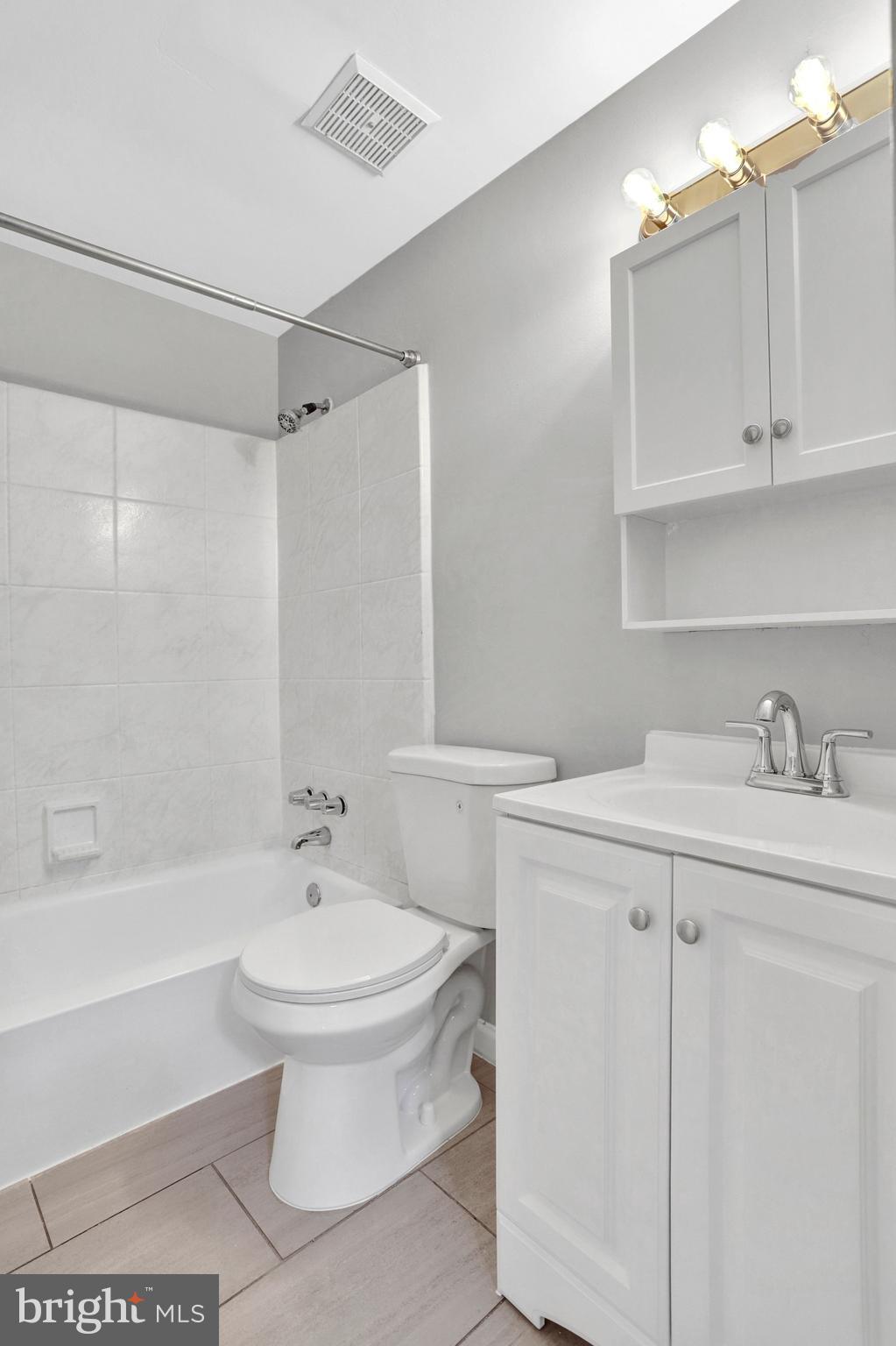 8127 PINELAKE COURT