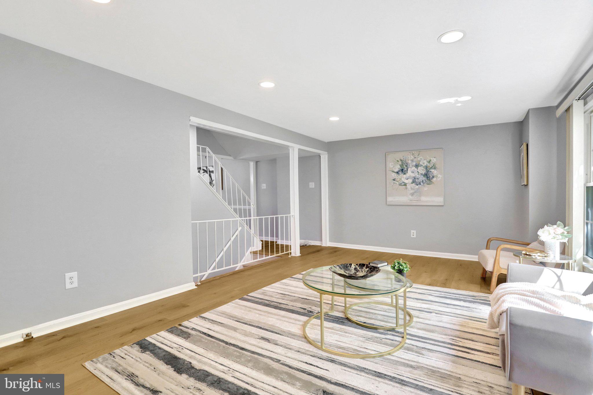 8127 PINELAKE COURT