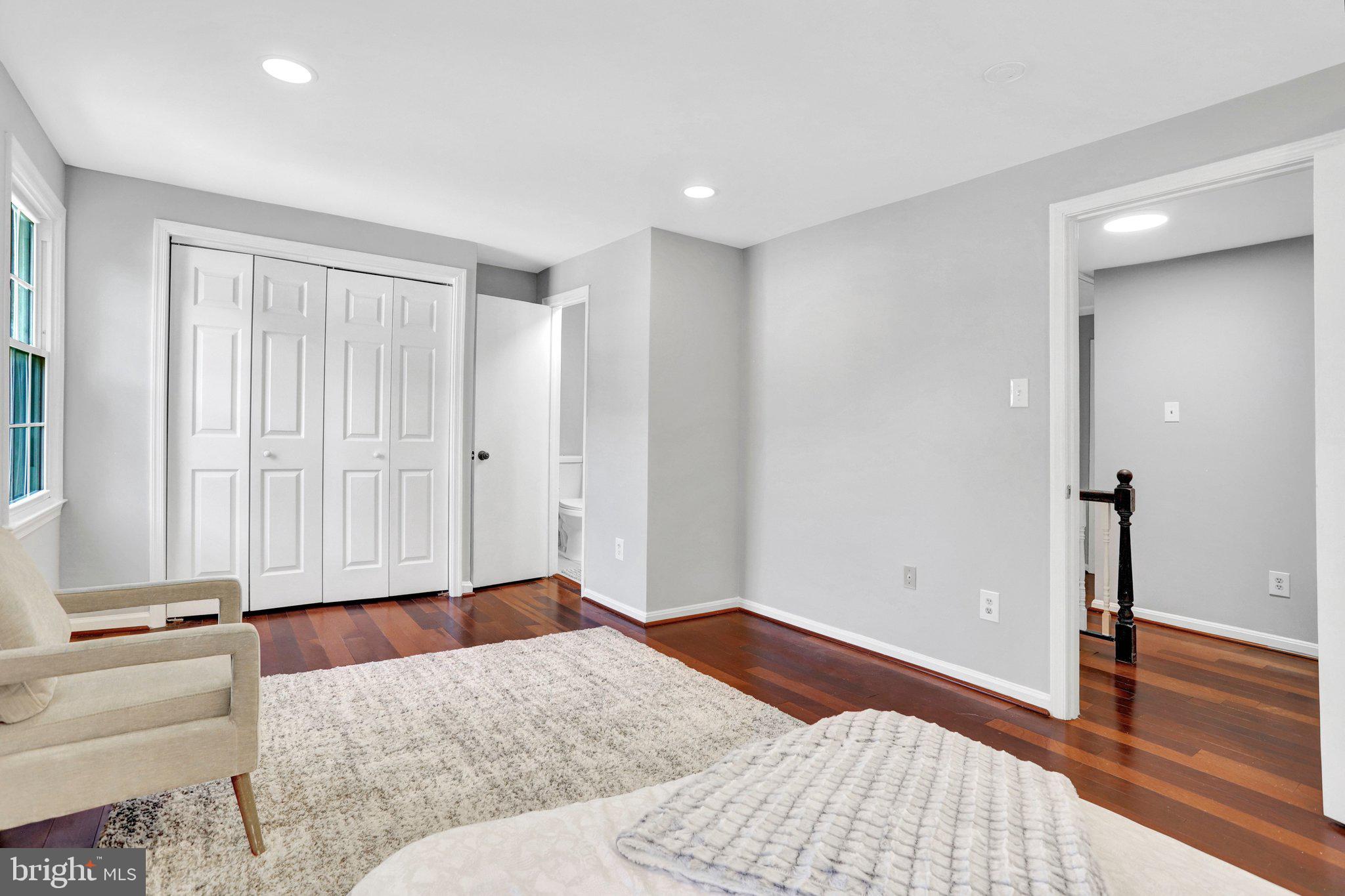 8127 PINELAKE COURT