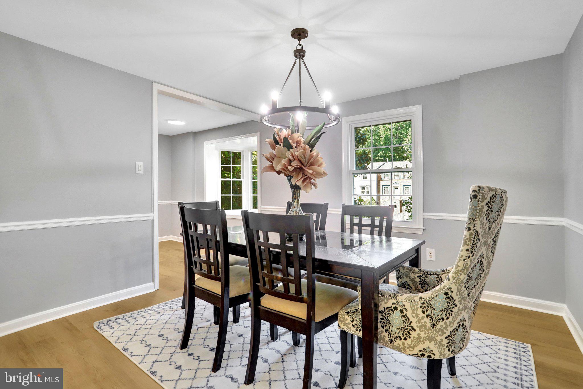 8127 PINELAKE COURT
