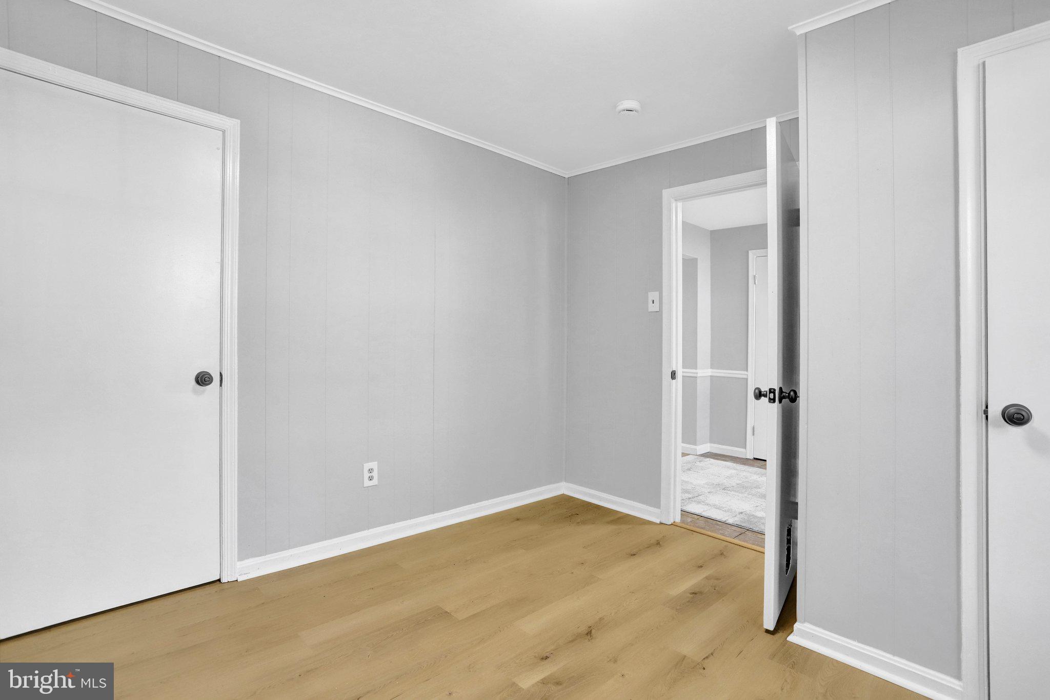8127 PINELAKE COURT