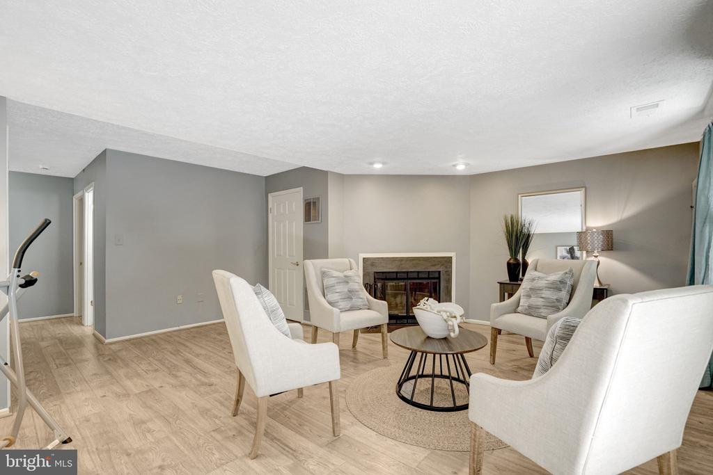 7868 NEWPORT GLEN PASS
