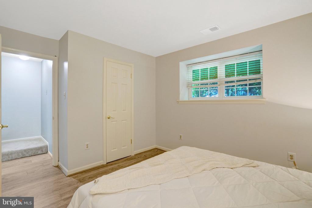 7868 NEWPORT GLEN PASS
