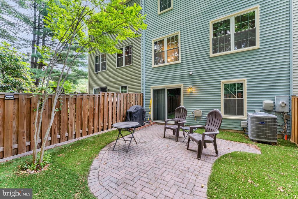 7868 NEWPORT GLEN PASS