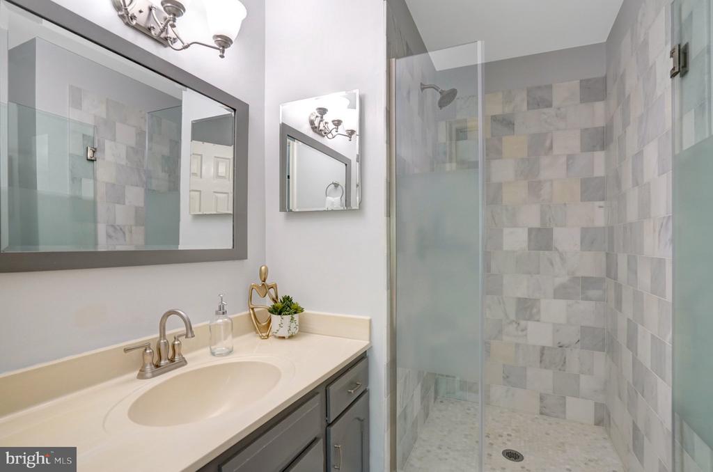 7868 NEWPORT GLEN PASS