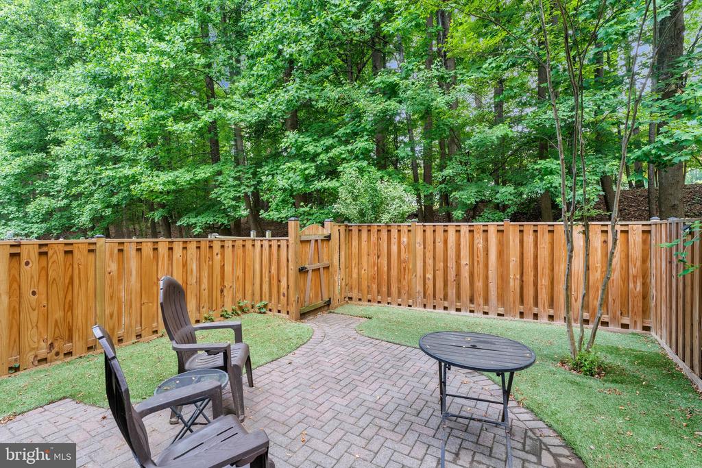 7868 NEWPORT GLEN PASS