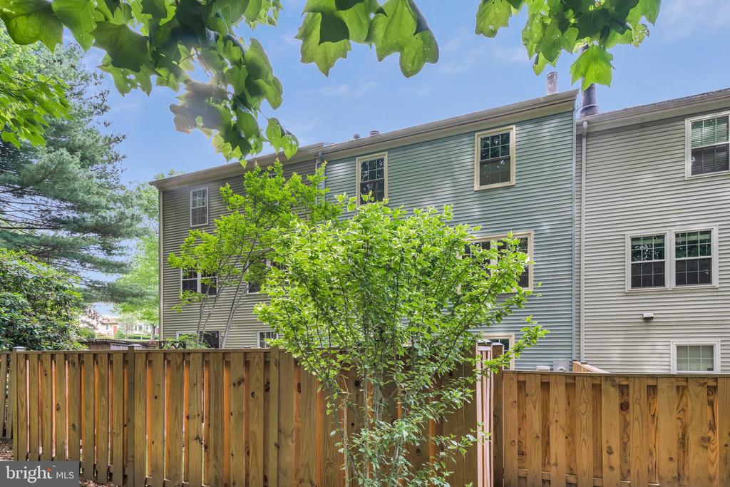 7868 NEWPORT GLEN PASS