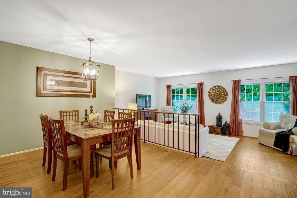 7868 NEWPORT GLEN PASS