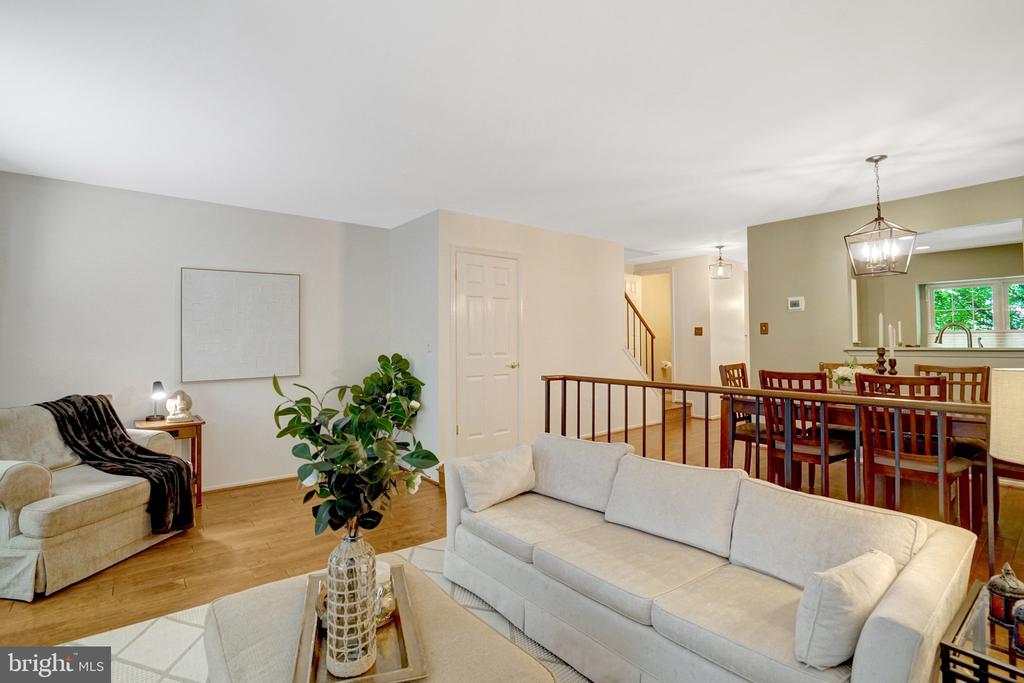 7868 NEWPORT GLEN PASS