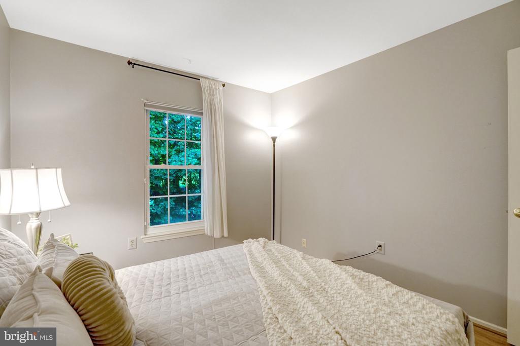 7868 NEWPORT GLEN PASS