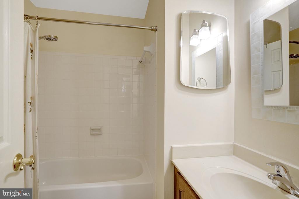 7868 NEWPORT GLEN PASS