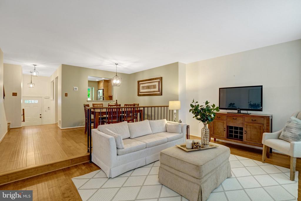 7868 NEWPORT GLEN PASS